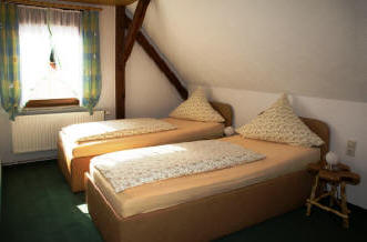 Schlafzimmer 01